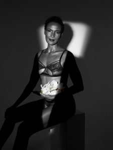 Waris Dirie en lingerie Coco de Mer pour la campagne "Icons" (2019)