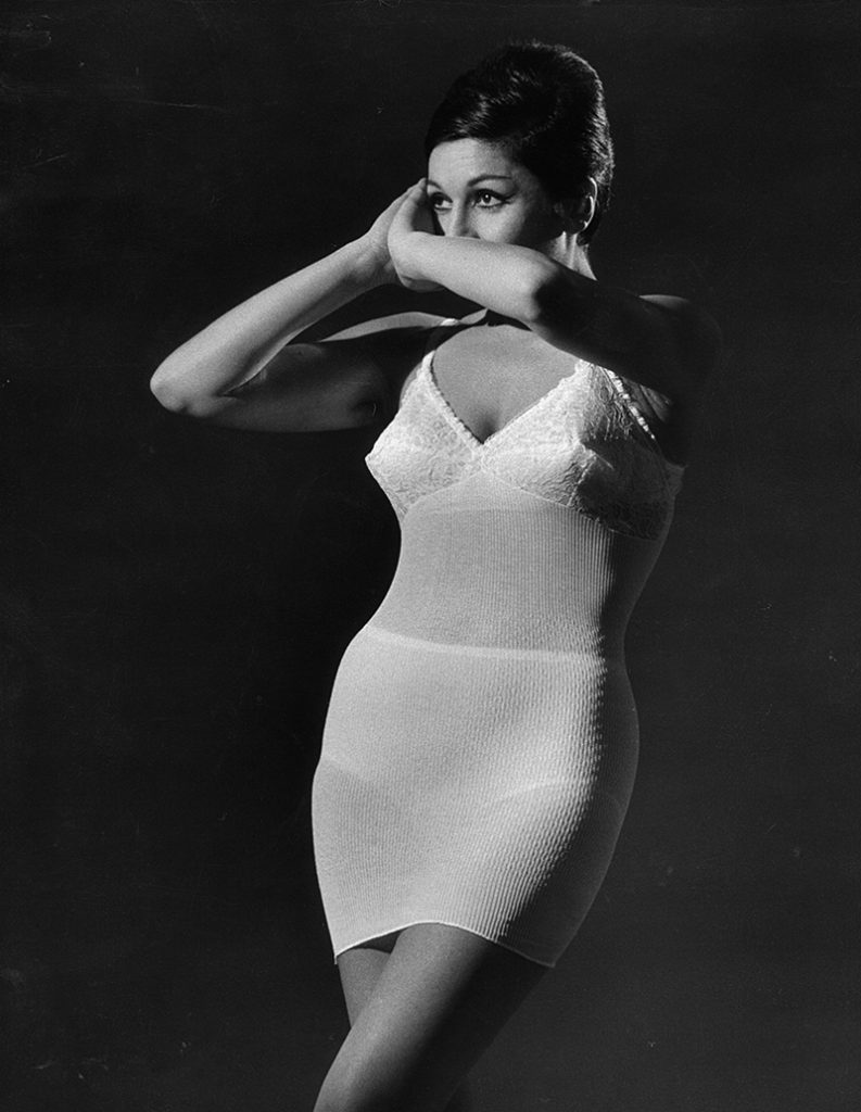 La mode féminine des années 1960 imaginée par la marque italienne de luxe Oscalito